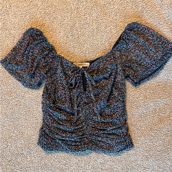 Rewind Tops - Ruched blue floral tie-up blouse